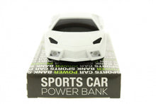 Laden Sie das Bild in den Galerie-Viewer, Giggle Beaver Powebank Sportwagen 5200 mAh 11 cm Weiß/Schwarz 4-teilig