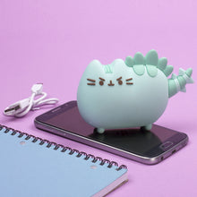Laden Sie das Bild in den Galerie-Viewer, Pusheen Powerbank Pusheenosaurus 12 cm 2000 mAh Grün