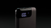 Laden Sie das Bild in den Galerie-Viewer, Swiss Peak Powerbank 8000 mAh 13,7 x 6,6 cm Aluminium