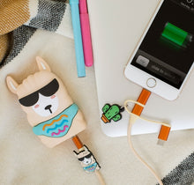 Laden Sie das Bild in den Galerie-Viewer, Thumbsup! Lama Figure Powerbank
