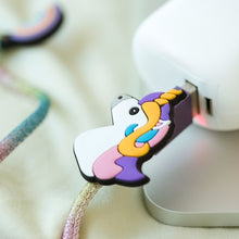 Laden Sie das Bild in den Galerie-Viewer, Swipe 3-In-1-Ladekabel Einhorn 6,3 cm Violett
