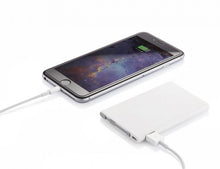 Laden Sie das Bild in den Galerie-Viewer, XD Collection Powerbank 2500 mAh 9,6 x 6,3 cm