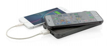 Laden Sie das Bild in den Galerie-Viewer, XD Xclusive Powerbank Tela Wireless 8000 mAh