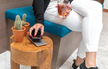 Laden Sie das Bild in den Galerie-Viewer, XD Xclusive Powerbank Vogue drahtlos 5000 mAh Silber